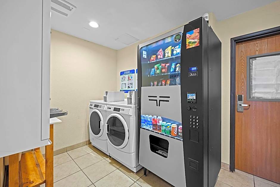 Econo Lodge Inn & Suites Santa Fe South