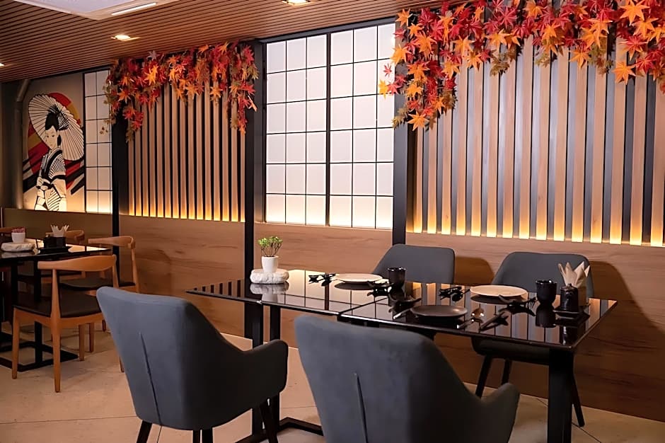 12 The Residence Hotel & Apartment