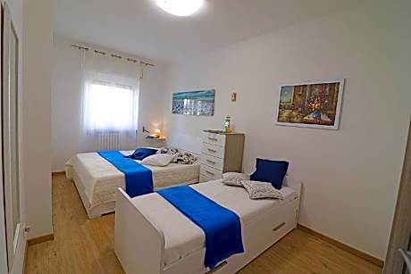 Holiday Apartment With Wi-fi, Air Conditioning And Balcony Pets Allowed