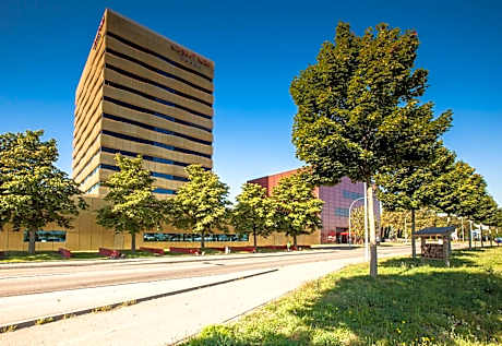 Airport Hotel Basel - Convenient & Friendly