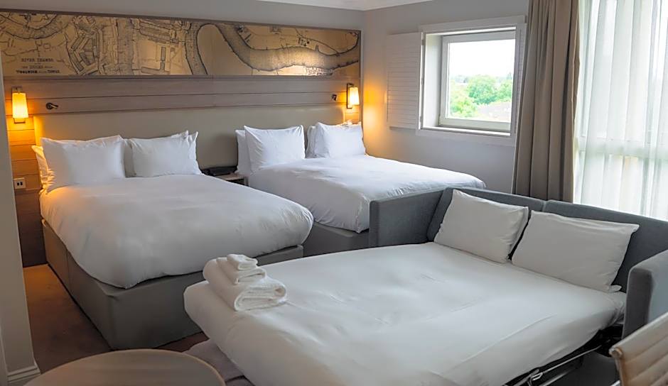 a&o London Docklands Riverside