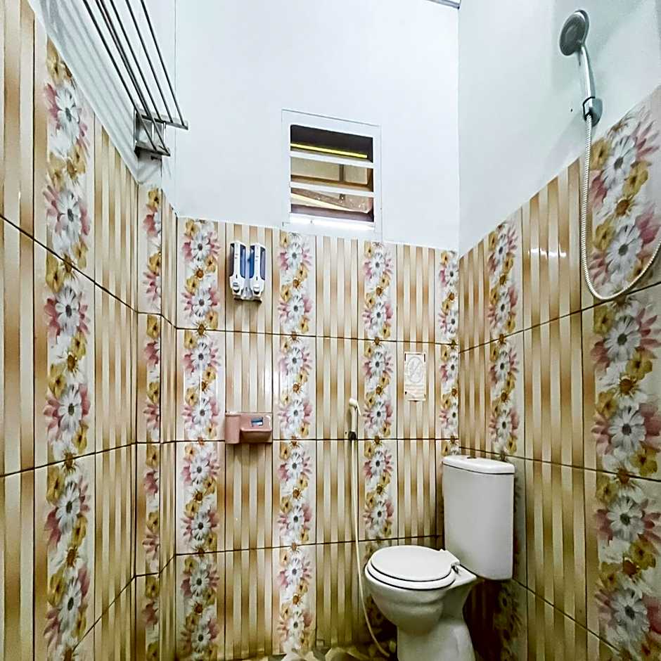 RedDoorz near Salib Kasih Tarutung