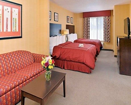 Queen Suite with Two Queen Beds and Sofa Bed - Non-Smoking