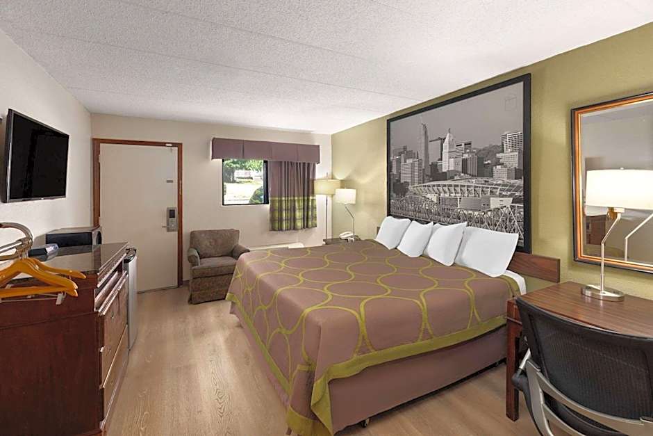 Super 8 by Wyndham Fort Mitchell Cincinnati Area