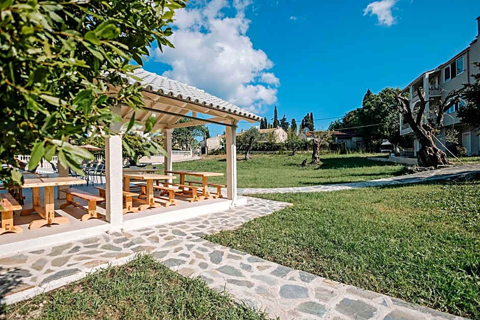 Pelithea Family Aparthotel