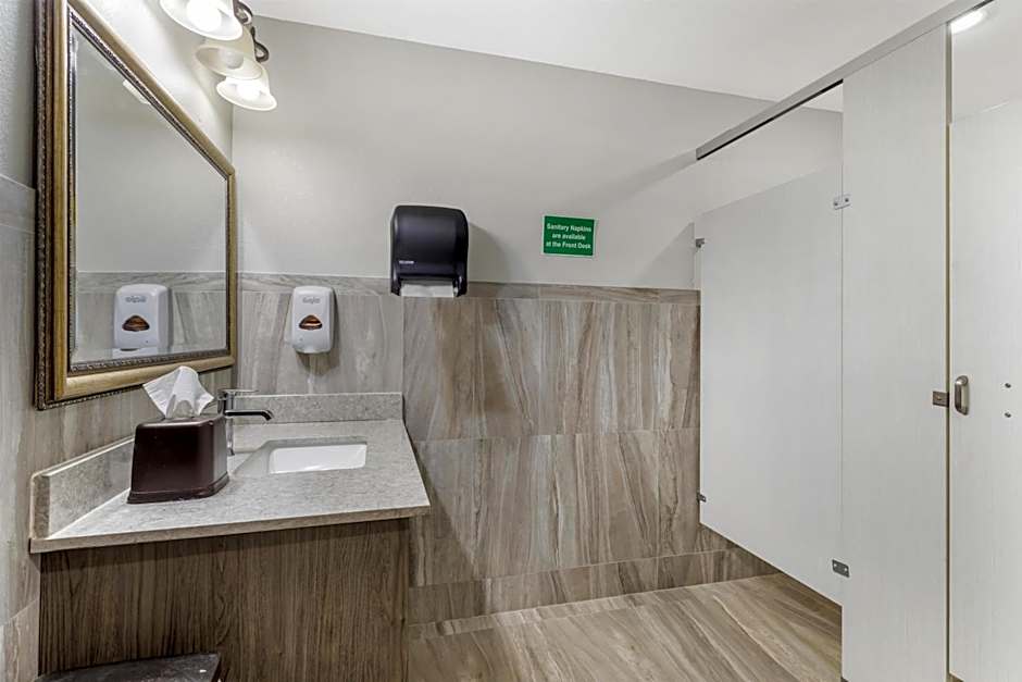 Best Western Plus First Coast Inn & Suites