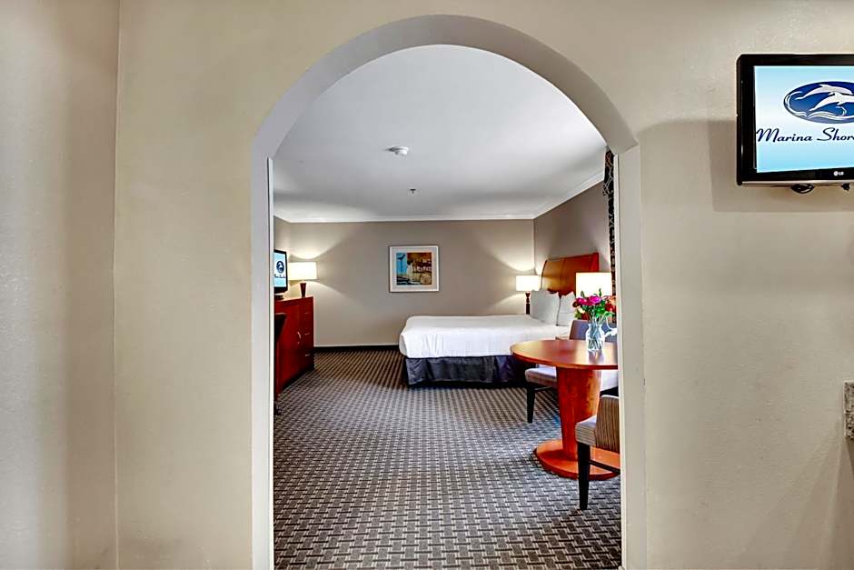 Best Western Plus Marina Shores Hotel