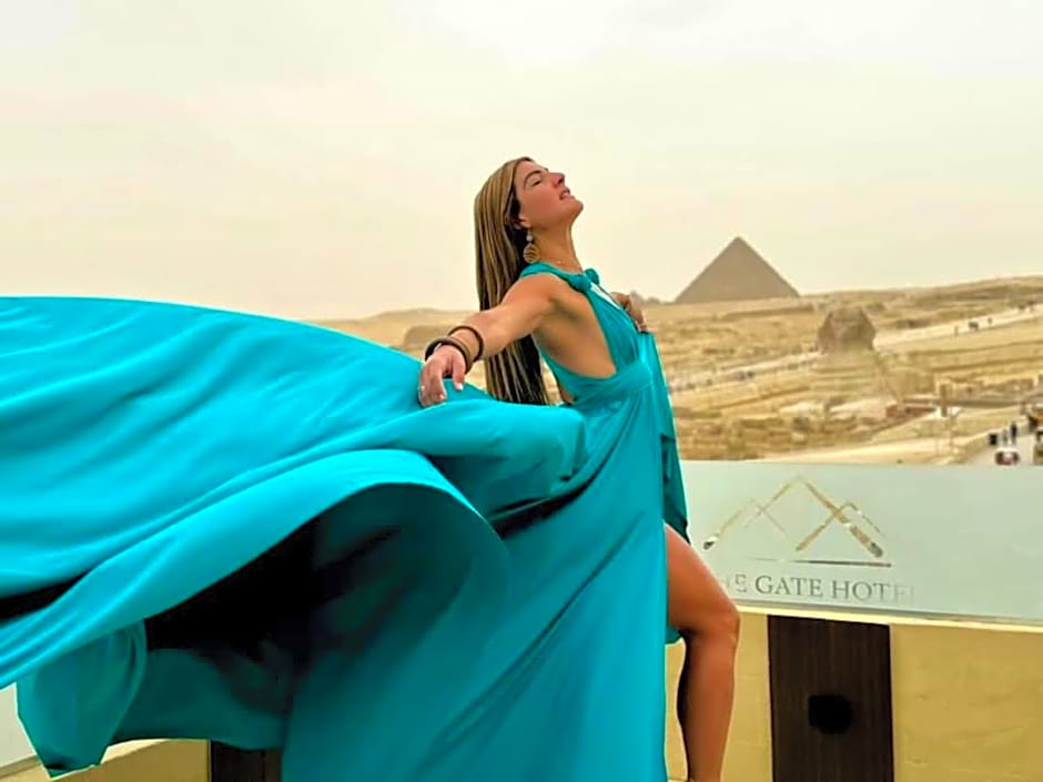 The Gate Hotel Front Pyramids & Sphinx View