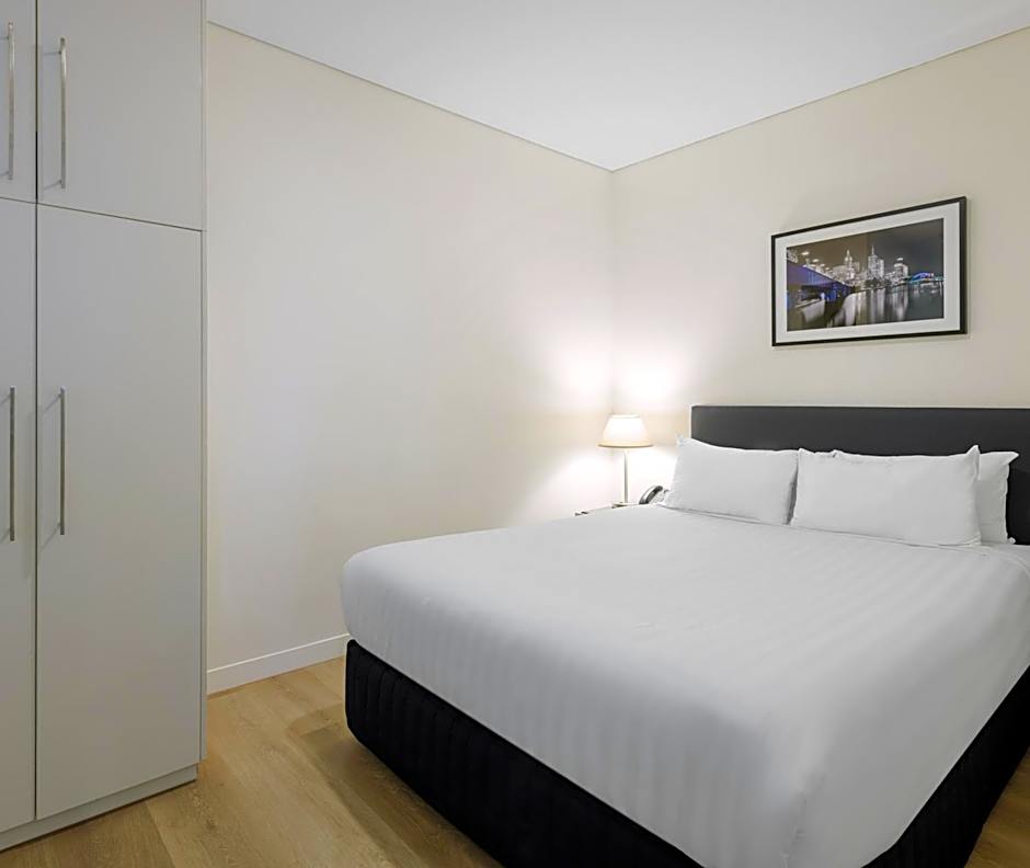 Oaks Melbourne on Collins Hotel