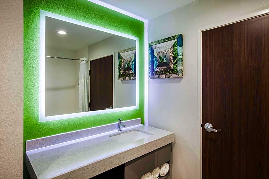 Photo 1 of 3 of Deluxe Family 1 King Bed Suite