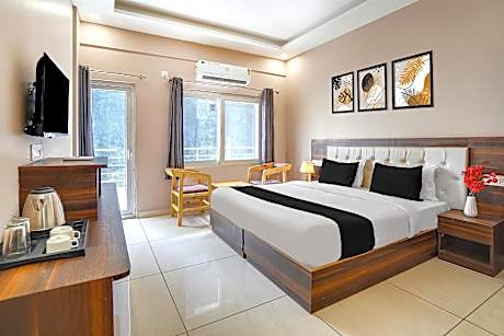 Super Townhouse Tapovan