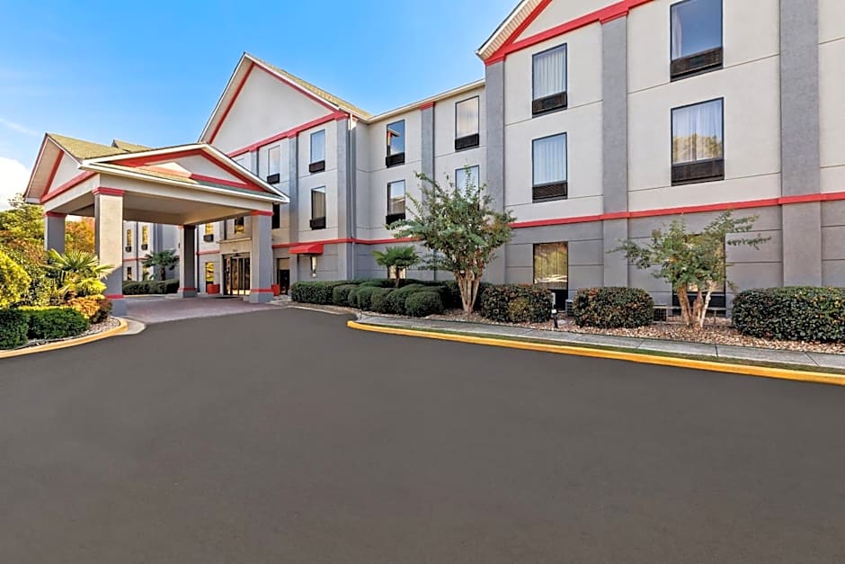 Red Roof PLUS+ & Suites Atlanta Airport South