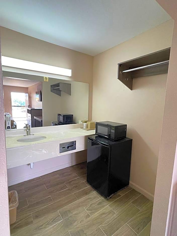 Garden Inn & Suites