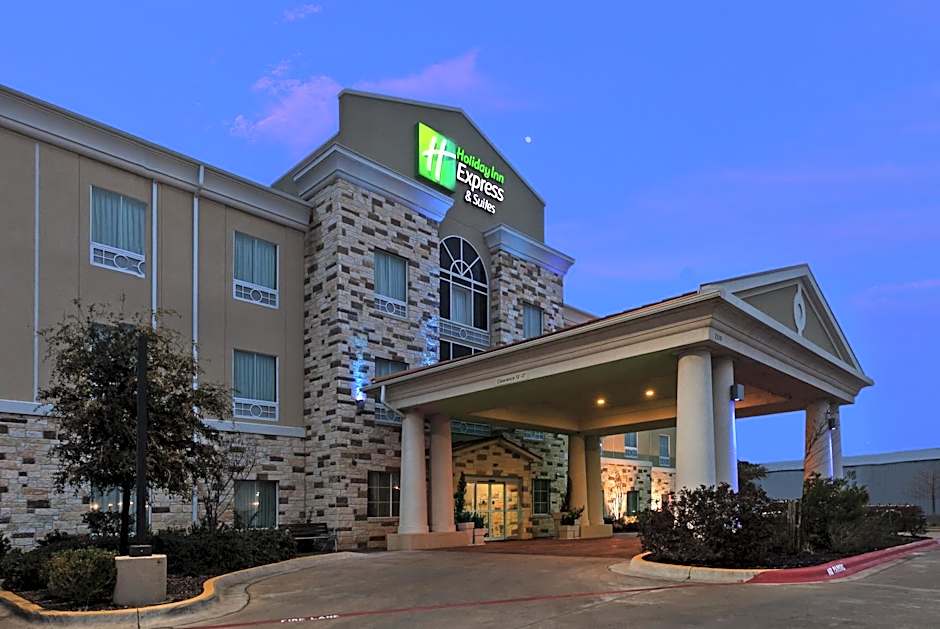 Holiday Inn Express & Suites Brady By IHG