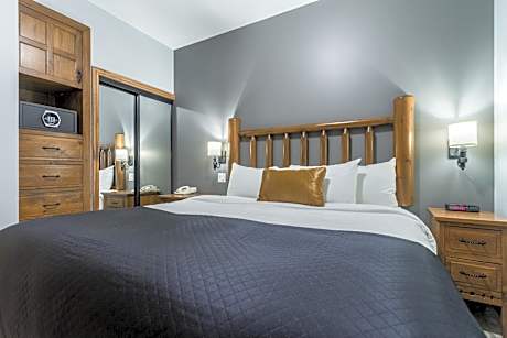 Lakeview Suite (NO PETS ALLOWED)