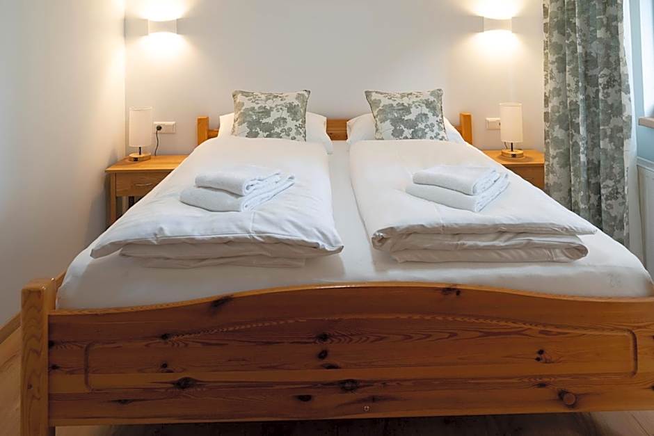 Praga Apartments & Restaurant Zell am See-Kaprun