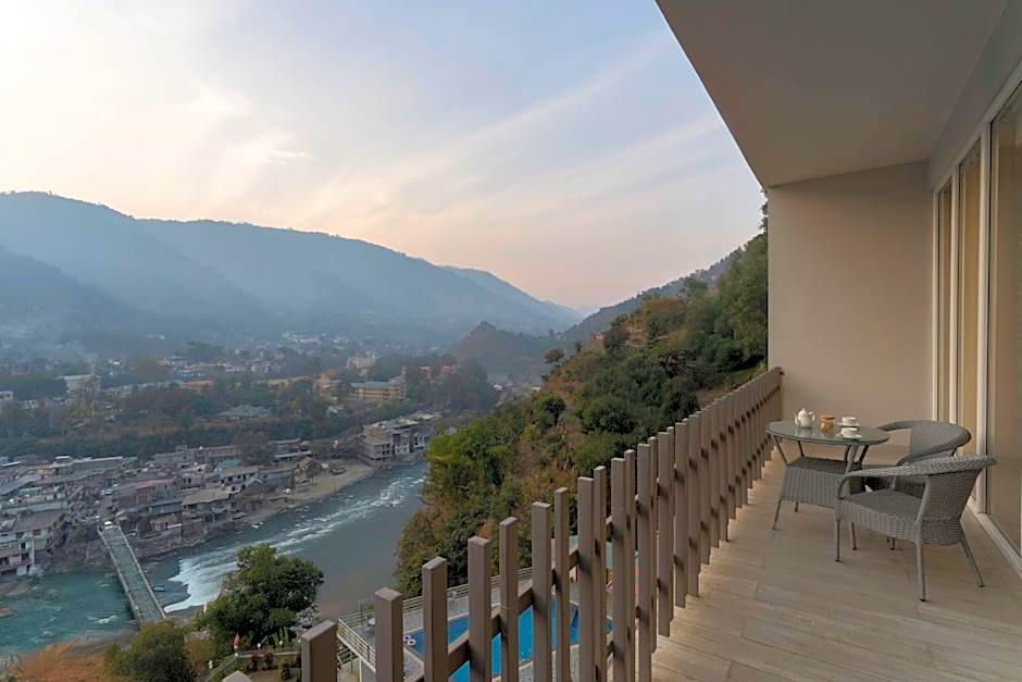 SPT Clarks Inn Suites, Mandi