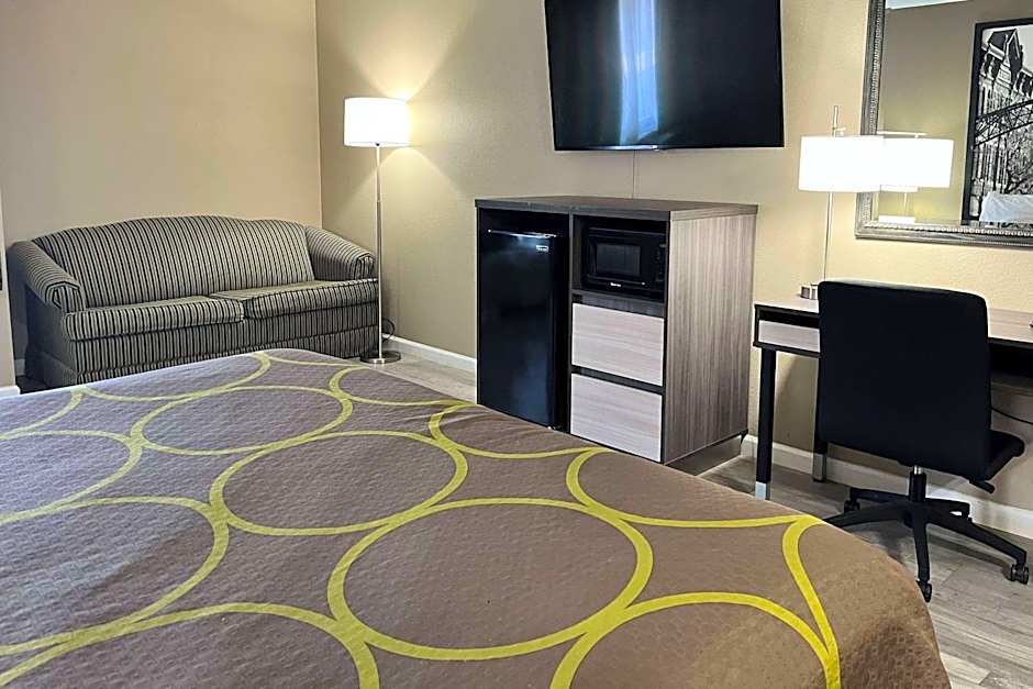 Super 8 by Wyndham Harrison OH