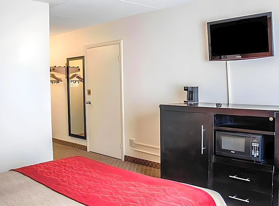 Norwood Inn & Suites Milwaukee