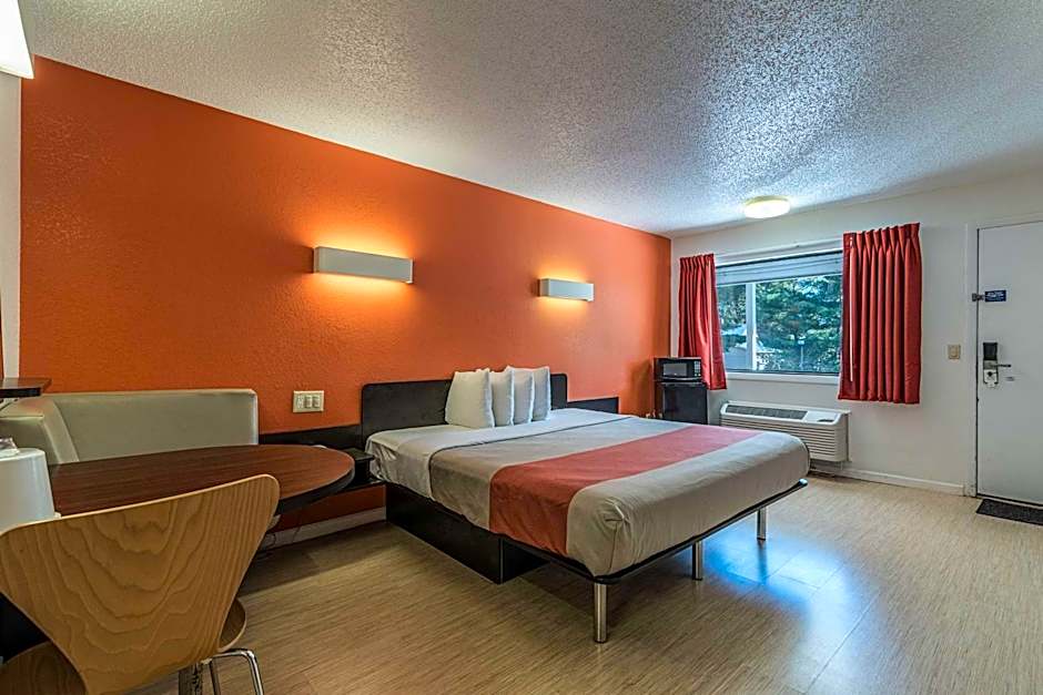 MOTEL 6 - Albany, NY - Airport