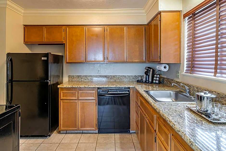 Lincoln Sands Oceanfront Resort, an Ascend Collection Hotel