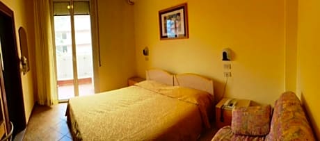 Standard Quadruple Room with Beach Access