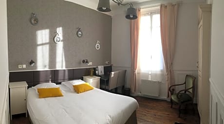 Family Room (2 Adults + 2 Children)