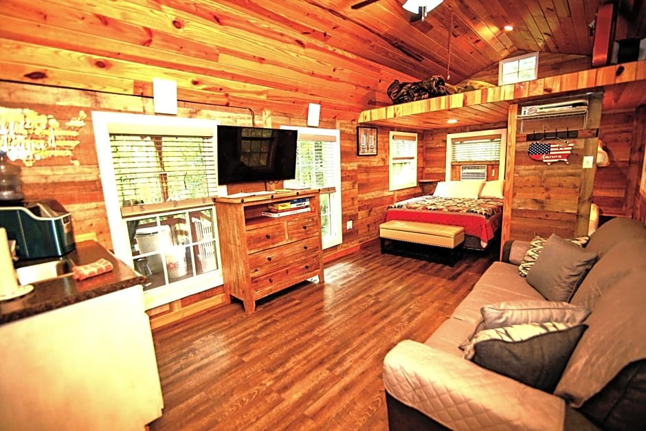 The Americana - Parker Creek Bend Cabins
