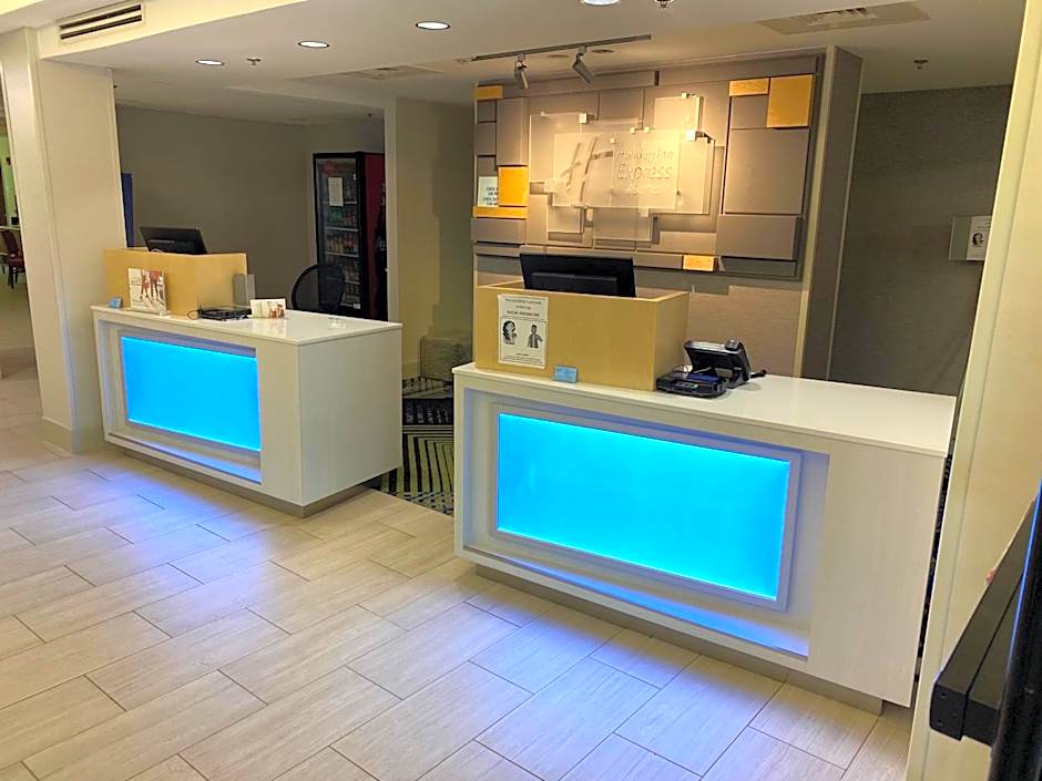 Holiday Inn Express & Suites Chesapeake By IHG