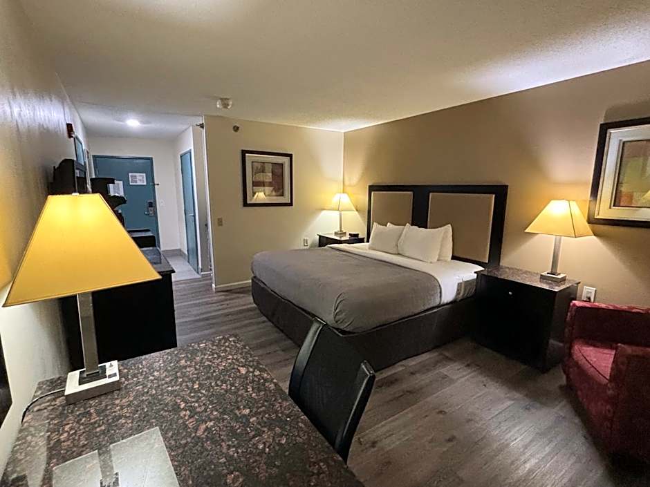 Quality Inn & Suites Woodstock near Lake Geneva