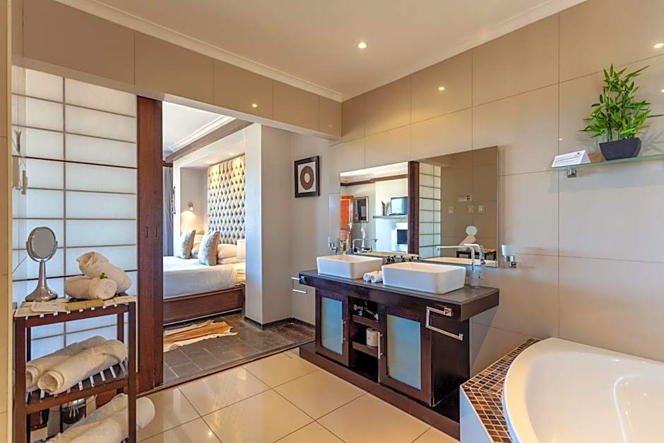 Inverdoorn Game Reserve Lodge