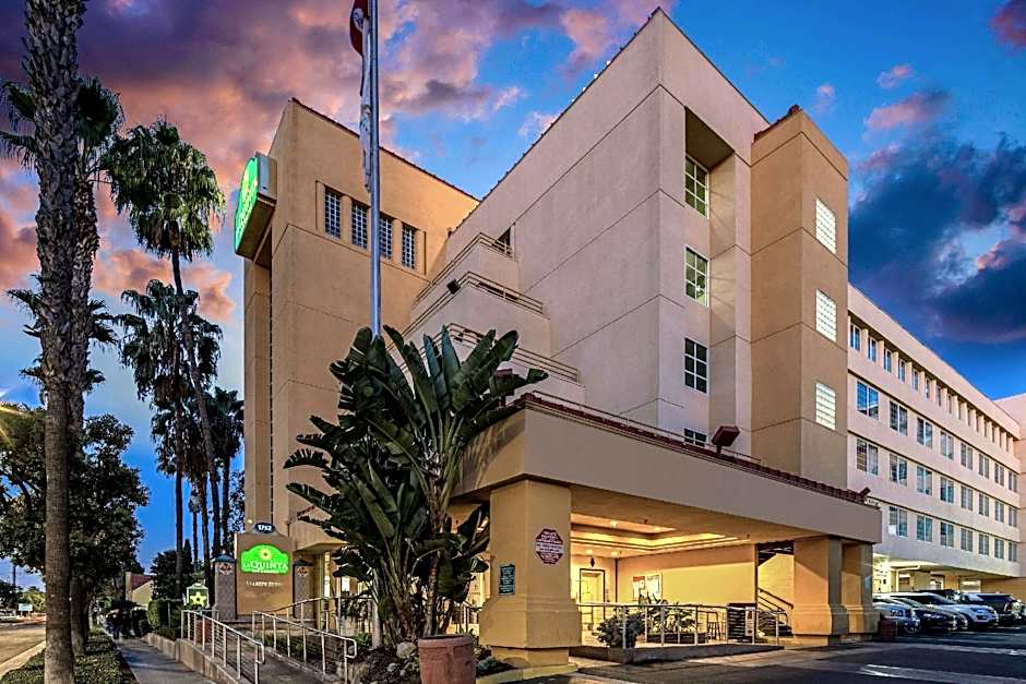 La Quinta Inn & Suites by Wyndham Anaheim Disneyland