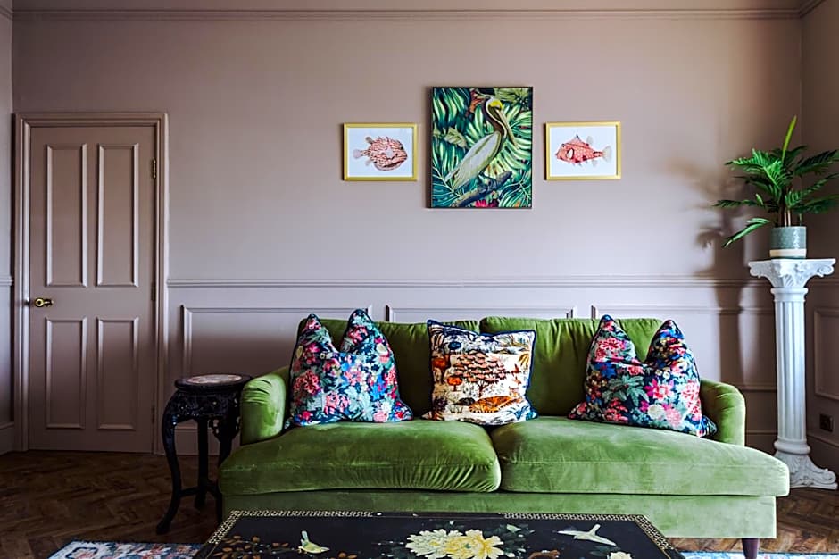 Russell Court by Orenda-Luxe