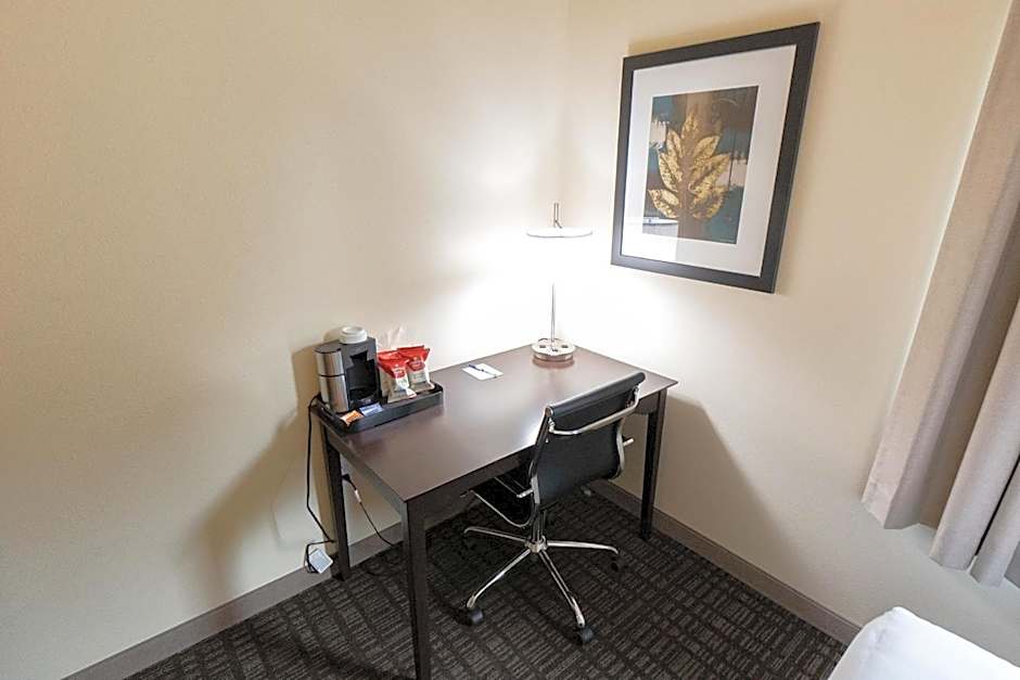 Cobblestone Hotel & Suites-Sheldon