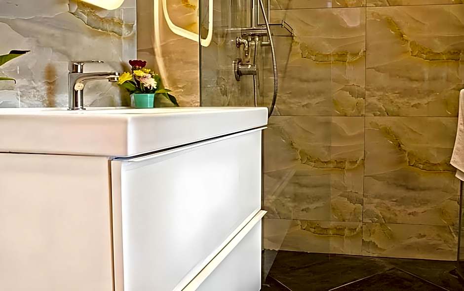 V One Pride-Sukhumvit 22, Bangkok