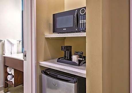 Suite with Two Queen Beds - Non-Smoking