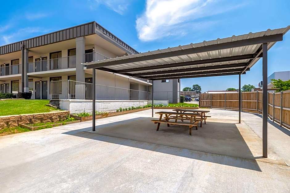Super 8 by Wyndham Longview/North