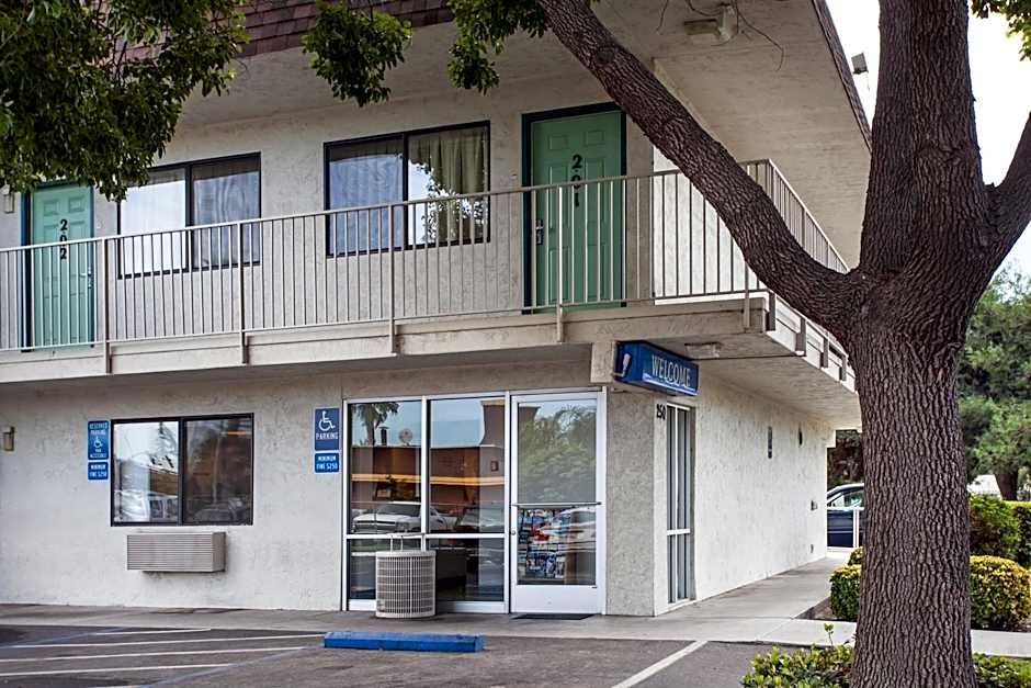 Super 8 by Wyndham Turlock