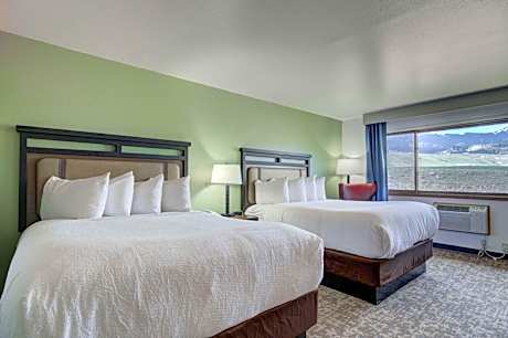 Queen Room with Two Queen Beds and River View - Non-Smoking