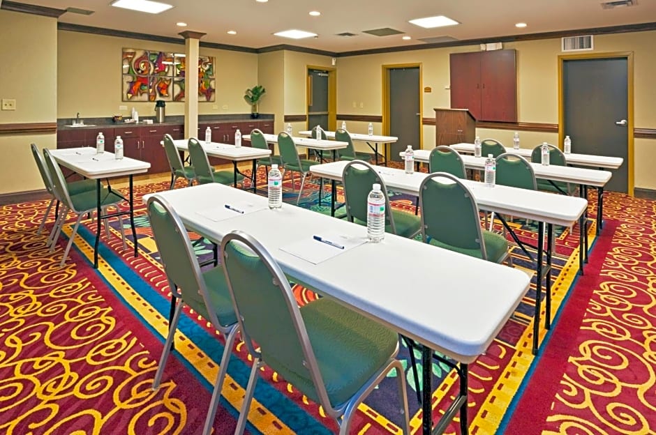 Holiday Inn Express Hotel & Suites Birmingham - Inverness 280, an IHG Hotel