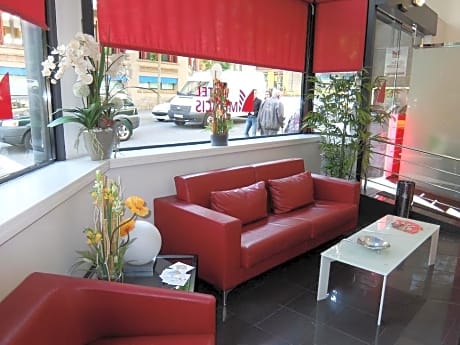 DOUBLE OR TWIN INTERIOR ROOM