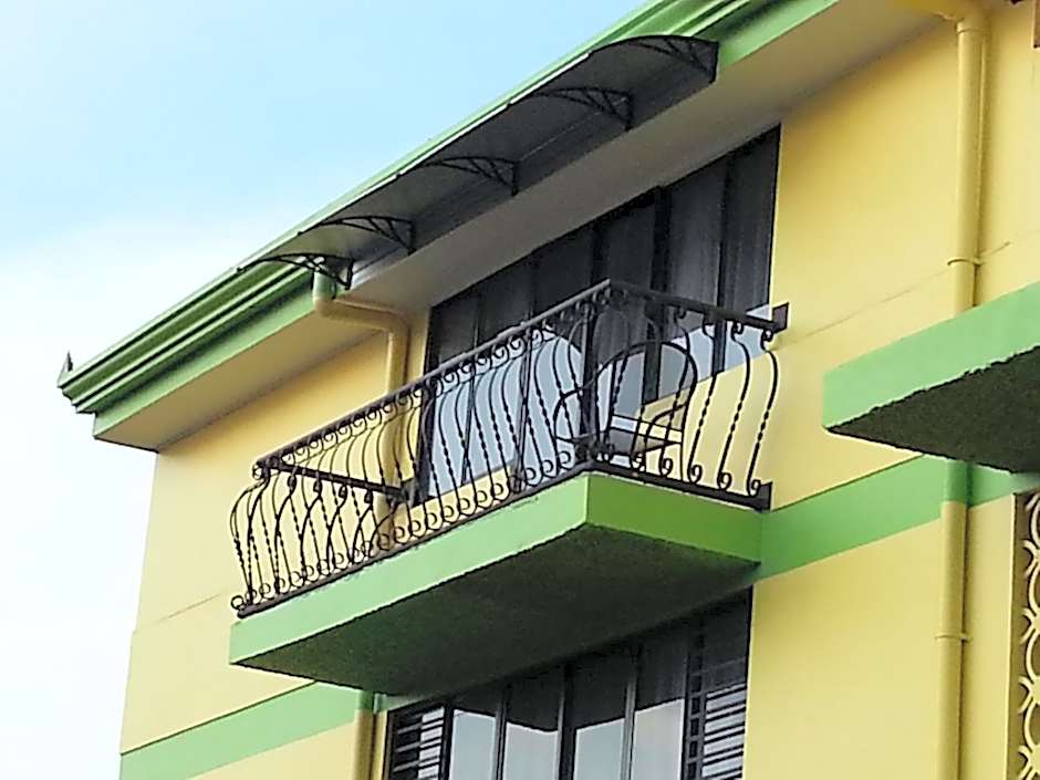 Hotel La Guaria Inn & Suites