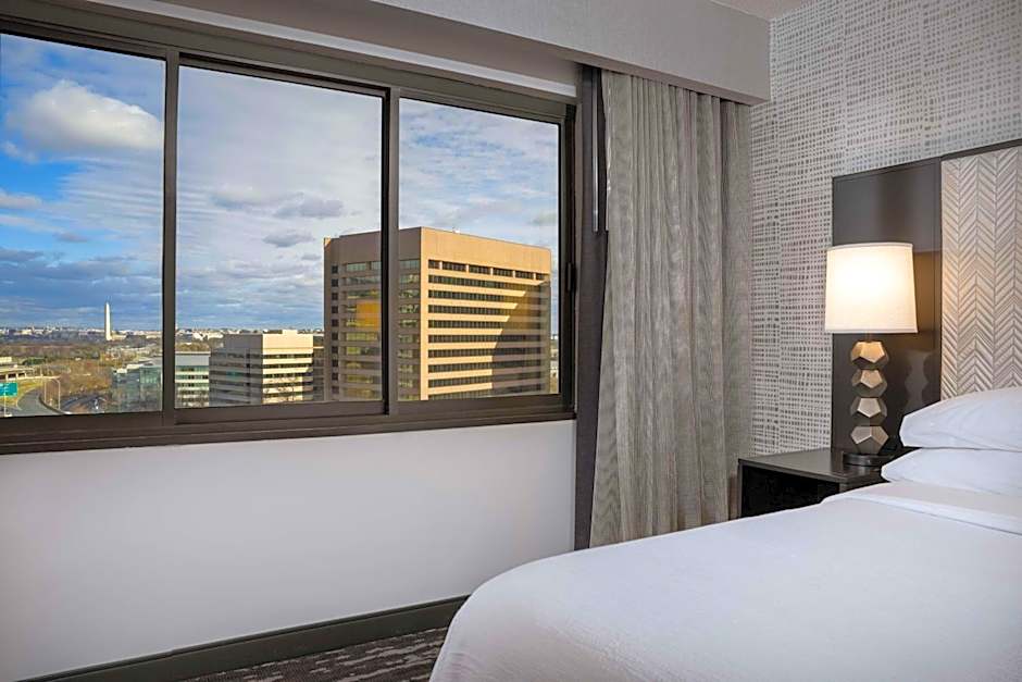 Embassy Suites By Hilton Crystal City - National Airport