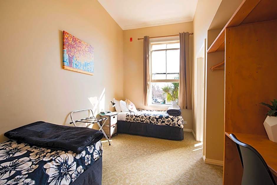 The Prince Albert Backpackers & Bar