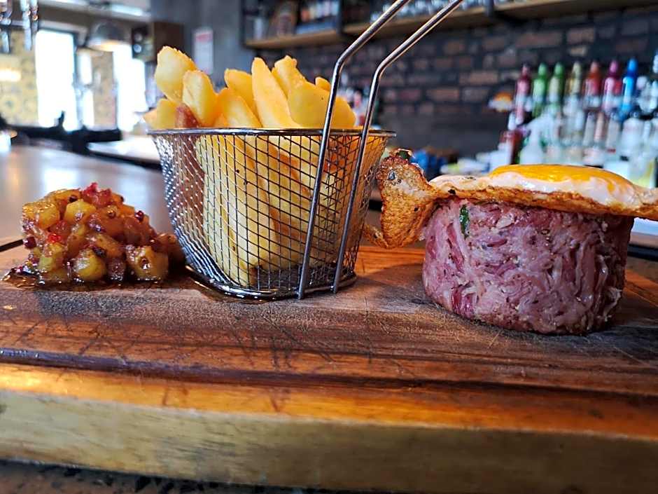 Cardiff Arms Bistro & Hotel