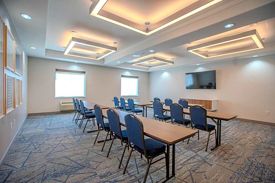 Holiday Inn Express & Suites Cleveland By IHG