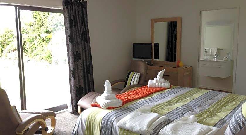 Bay Water Views Bed & Breakfast