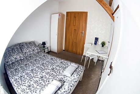 Standard Double Room with Gym Access and Shared Bathroom