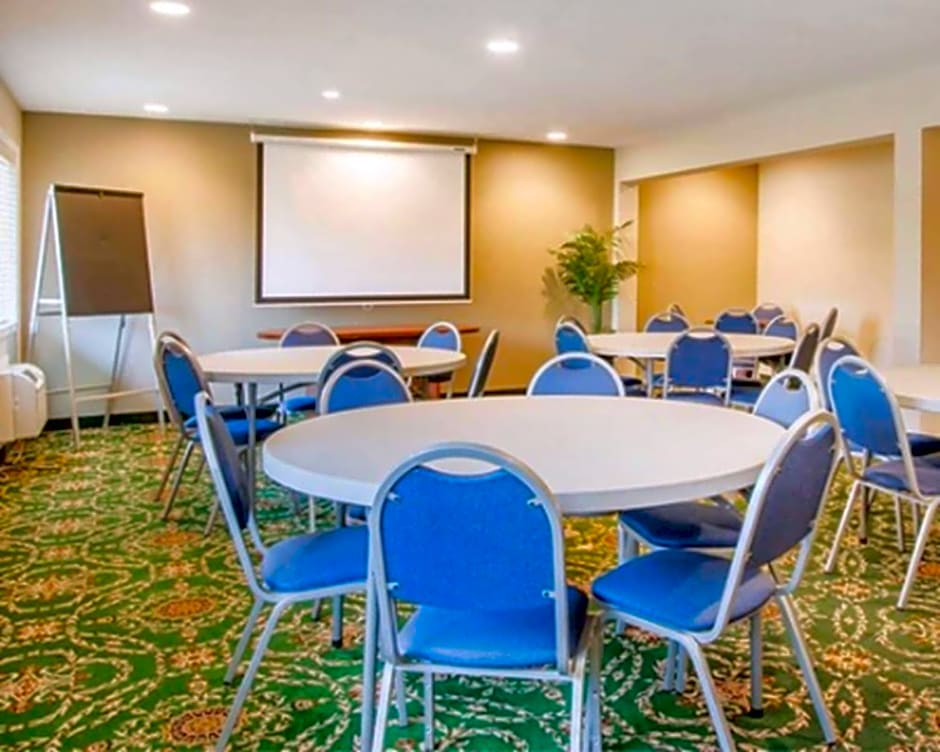 Quality Inn & Suites Airport