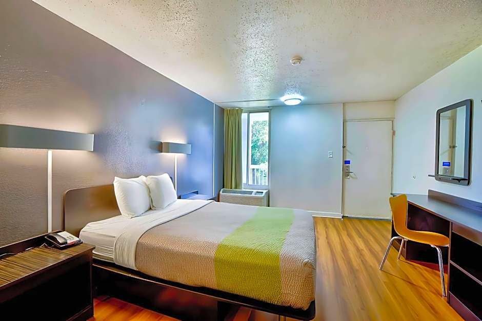 Motel 6-Gainesville, FL